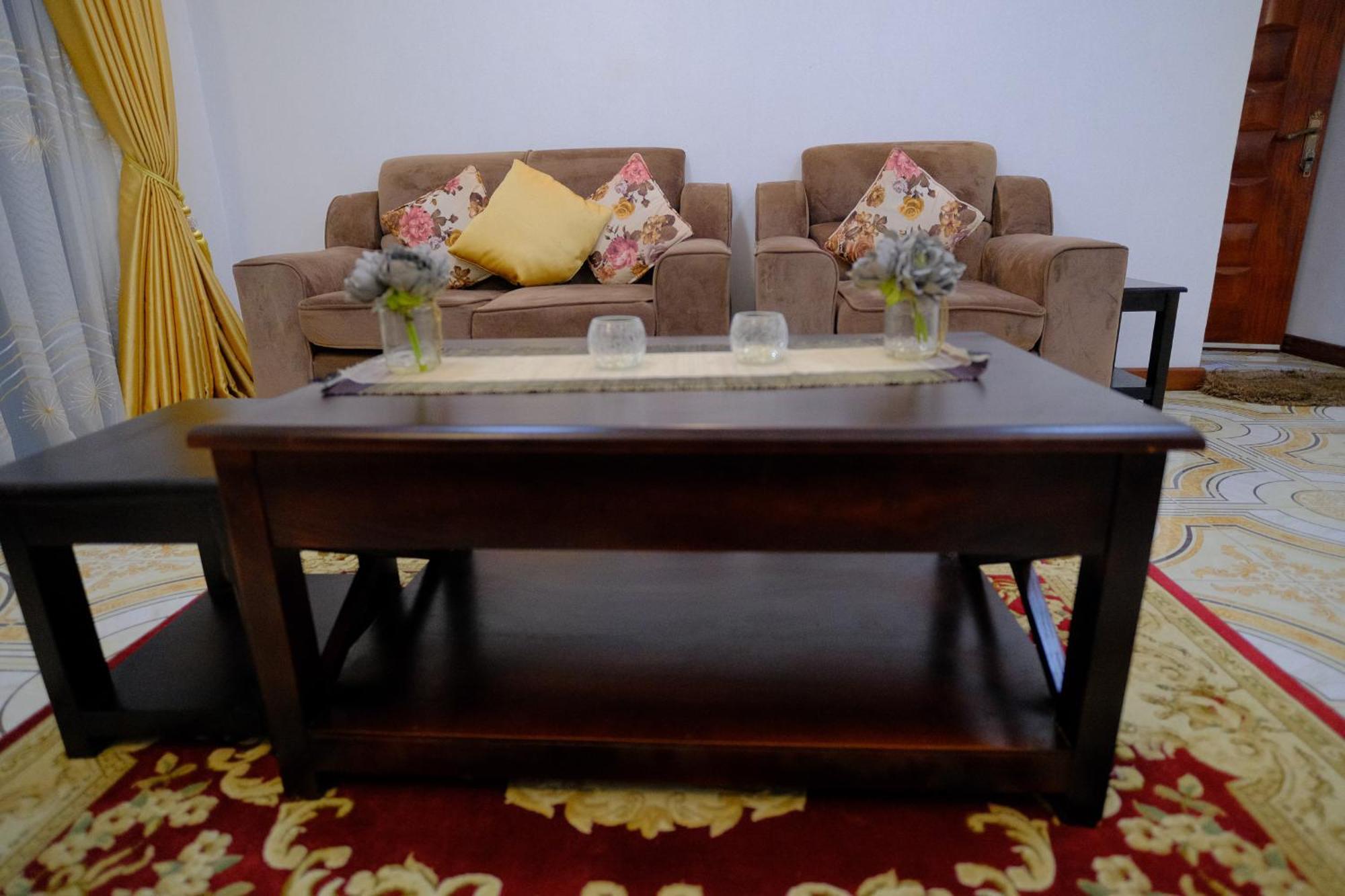 Apartment Crystal Uganda Next To Un Base