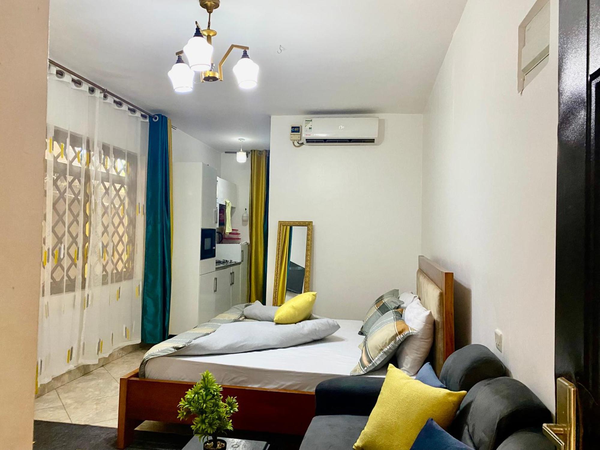Apartment Crystal Uganda Next To Un Base